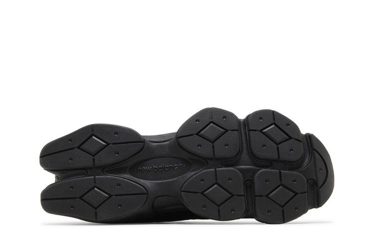 9060 Triple Black Suede
