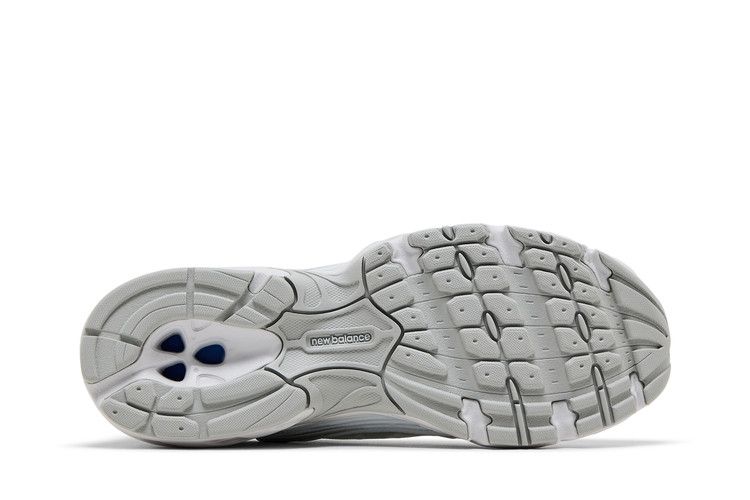 530 White Silver Metallic Polka Dots