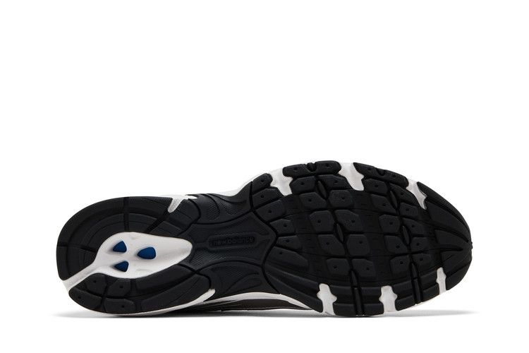 740v2 White Silver Metallic Black